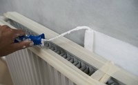 Maling bag radiator med lille rulle